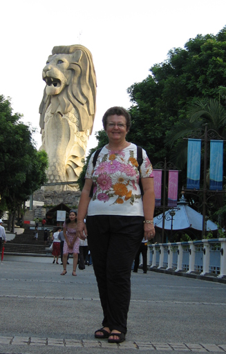 Jane in front of the Merlion statue on Santosa Island
